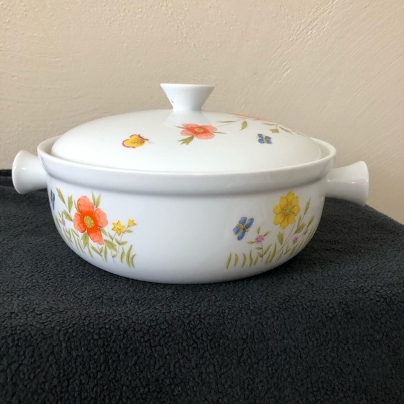 Country Flowers by Andrea Covered 2 Qt Casserole - Picture 1 of 4